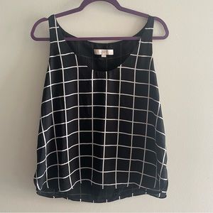 Ann Taylor LOFT black and white graphic tank in blouse material size Petite L